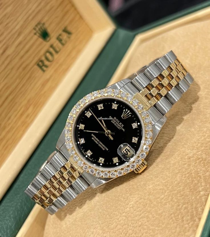 WOMEN'S WATCHES COLLECTION